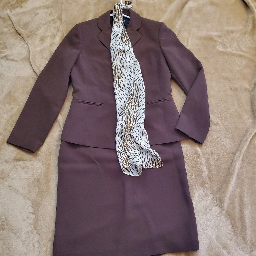Women's Skirt Suit